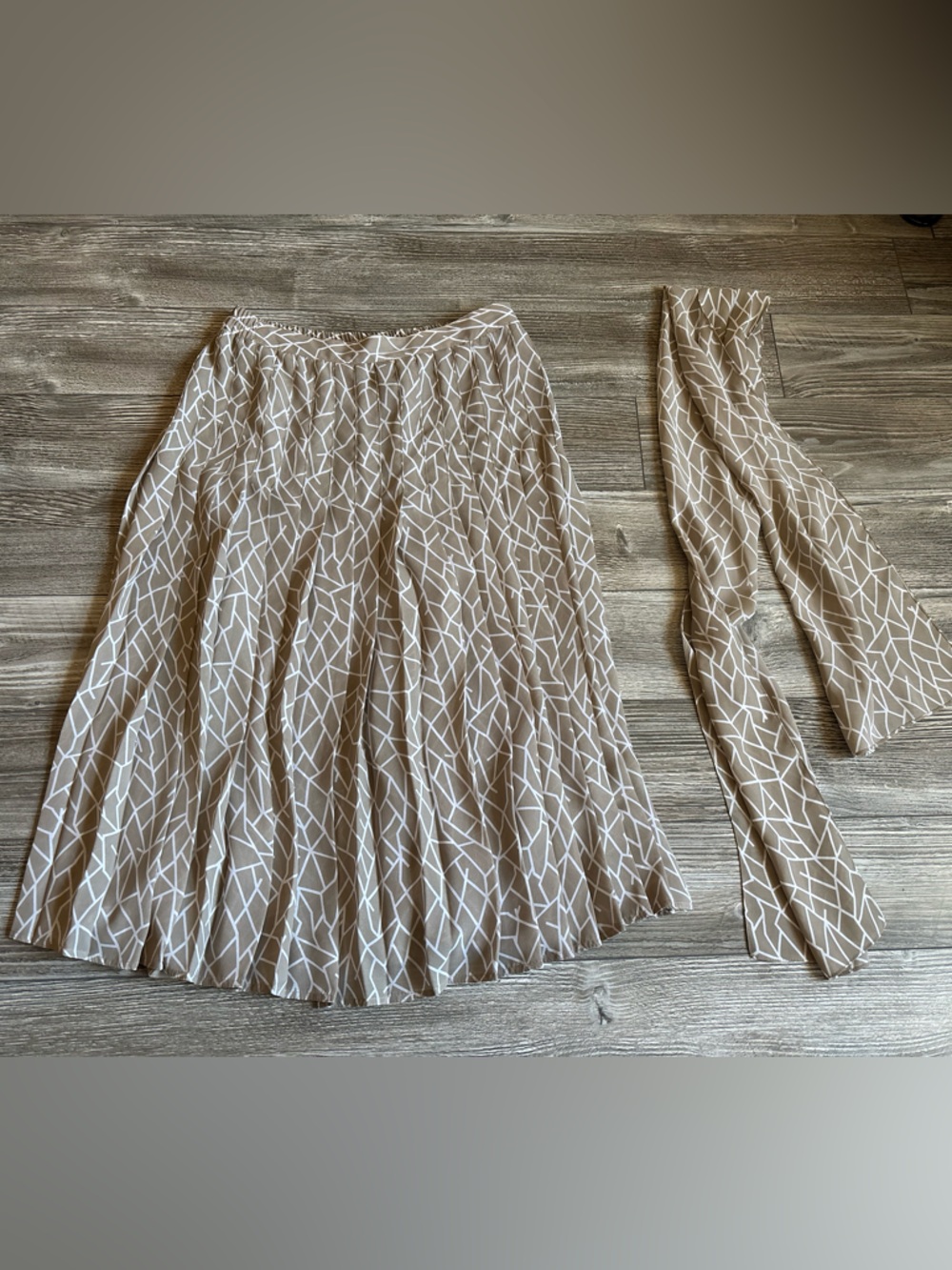 Beige Geometric Print Lightweight Skirt